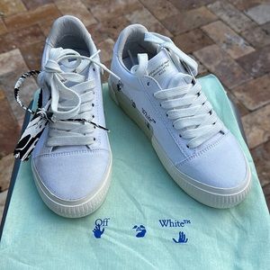 Off-White Vulcanized Canvas Low-Top Sneakers (white)